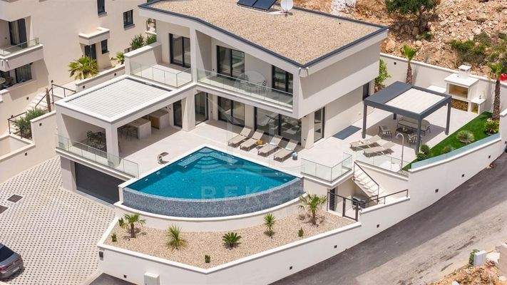 Luxuriöse Villa mit Blick auf Split & das Meer