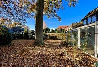 Garten mit Wintergarten