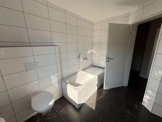 OG Badezimmer mit Wanne