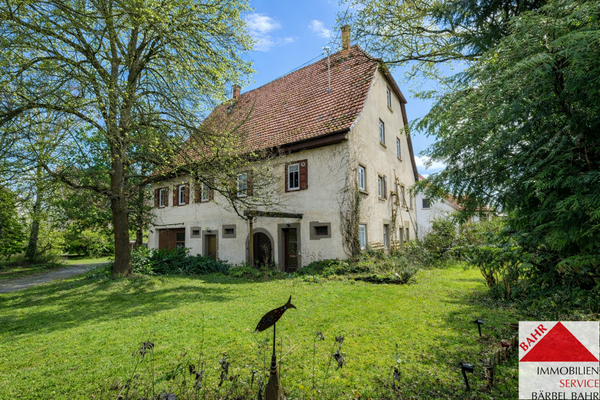 Außenansicht mit Garten