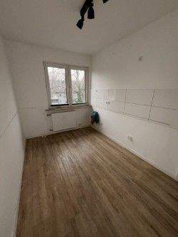 Leerer Raum mit Fenster