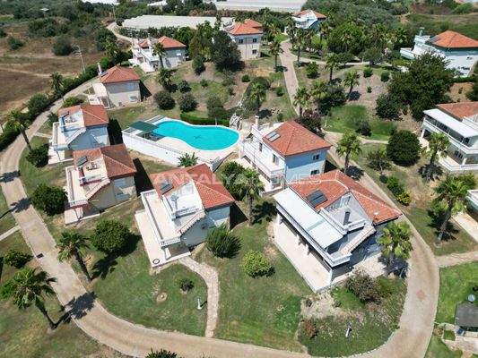 Furnished Villa in a Complex with Pool in Antalya