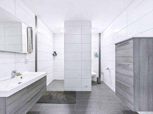 Badezimmer Wohnung DG