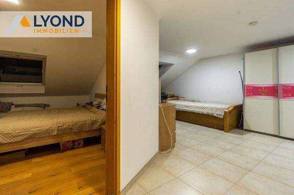 Haustür zu Wohnung (WE Re)