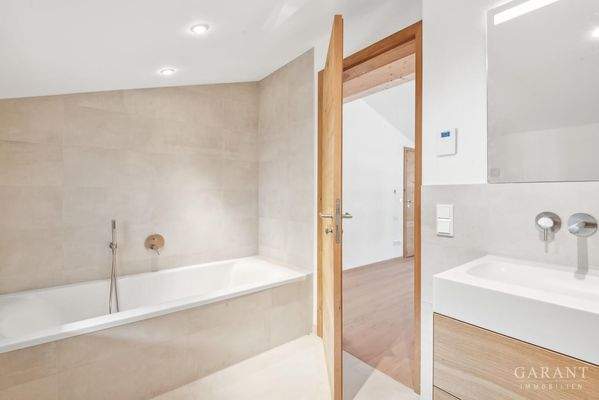 Vollbad im Elternschlafzimmer