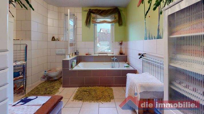 Tageslichtbad mit gepflegter Ausstattung