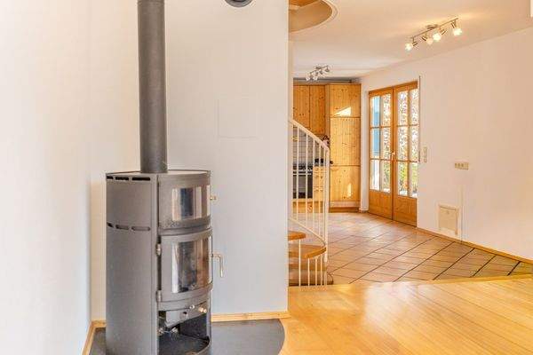 Licht, Holz & Wohngenuss – Charme pur auf drei Etagen mit Schwedenofen und stilvoller Wendeltreppe