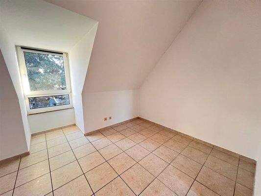 und helle Bodenfliesen