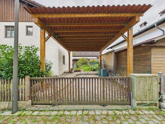 Überdachter Außenstellplatz