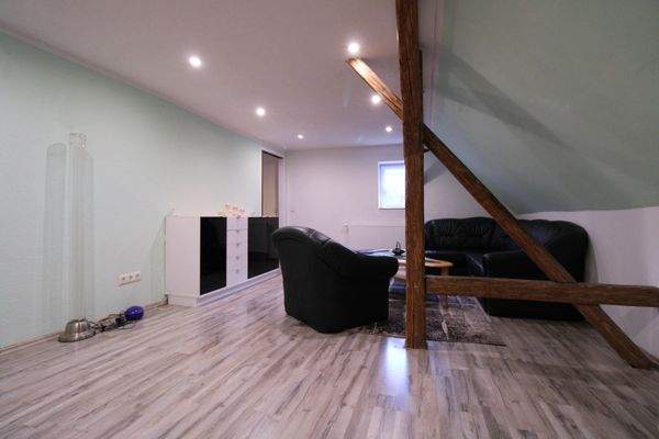 Blick ins Wohnzimmer im DG