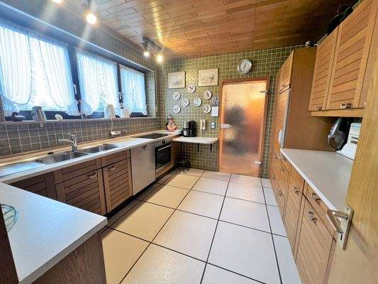 Großzügige, helle Küche