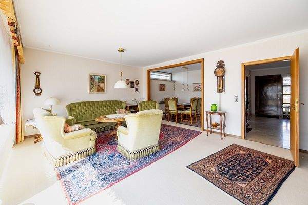 EG Wohnzimmer mit Blick zum Esszimmer