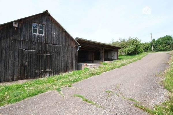 Schuppen mit Unterstand 