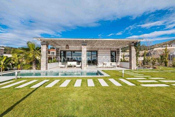 Houses with Private Pools and Large Gardens in Bodrum