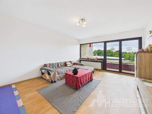 CAM04062G0-PR0043-STILL001