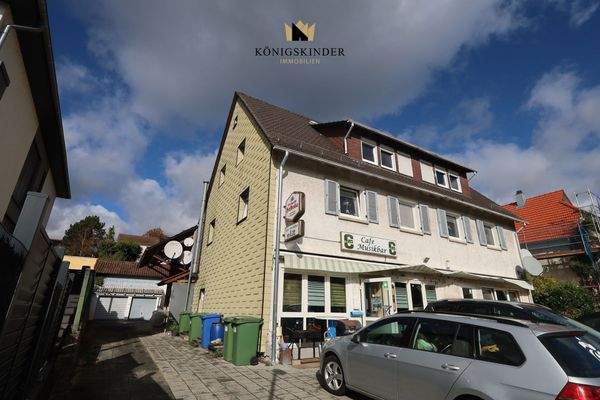 hier haben drei Autos Platz