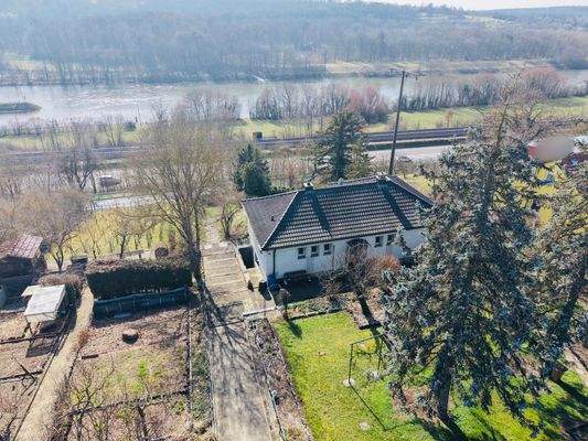 Nordansicht des Hauses mit Grundstück und Ausblick
