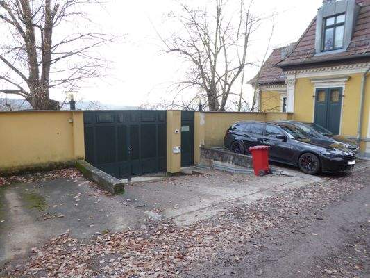 Parkplätze im Einfahrtsbereich