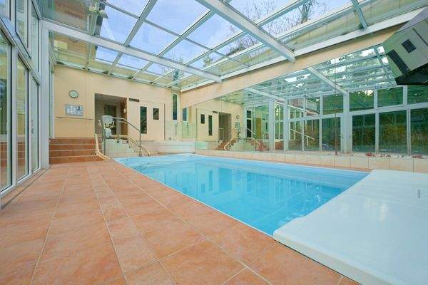 Schwimmbad Ansicht II