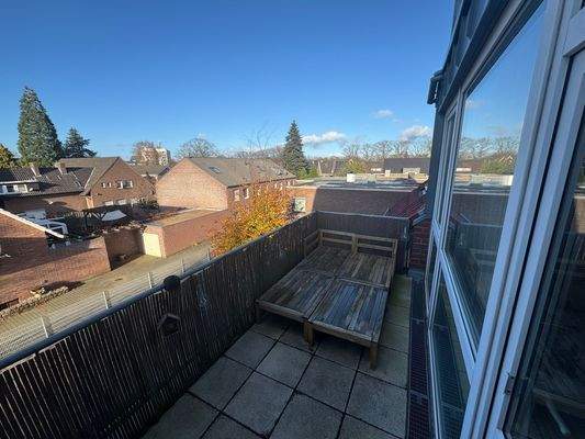 Balkon mit Steinplattenbelag