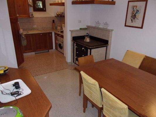 Küche mit Küchenofen