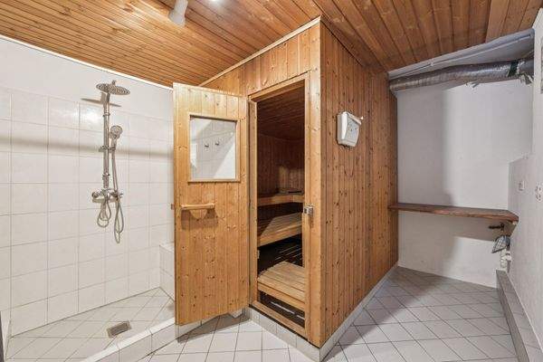 Sauna mit Dusche