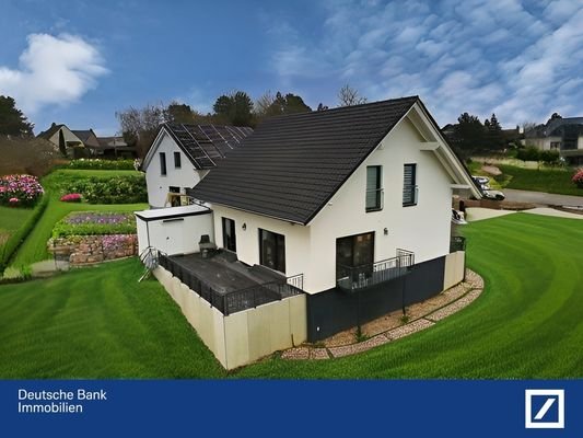 Hausansicht mit Outdoorstaging