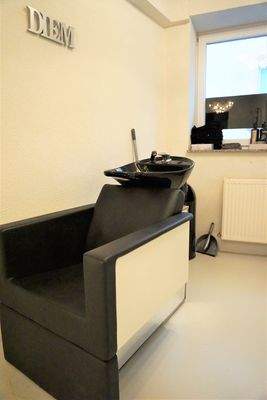 Waschplatz mit Massageliege