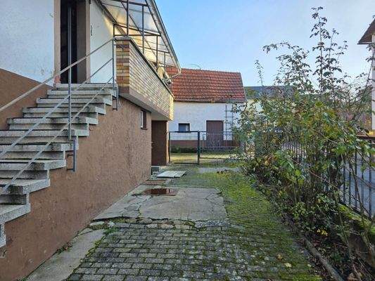 Hof / Zugang zum Haus