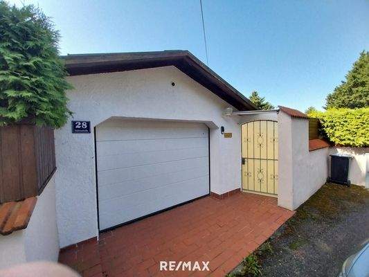 Garagentor und Eingang