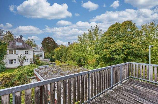 Großzügige sonnige Terrasse