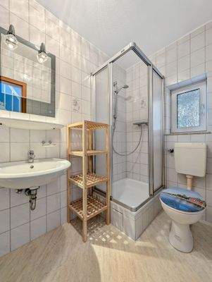 Badezimmer EG - Werz Immobilien