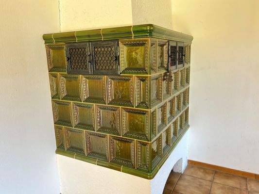 rustikaler Kachelofen