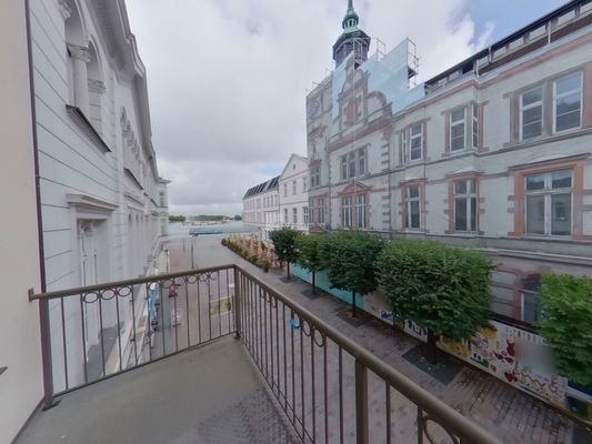 Der Balkon mit Blick zum Pfaffenteich