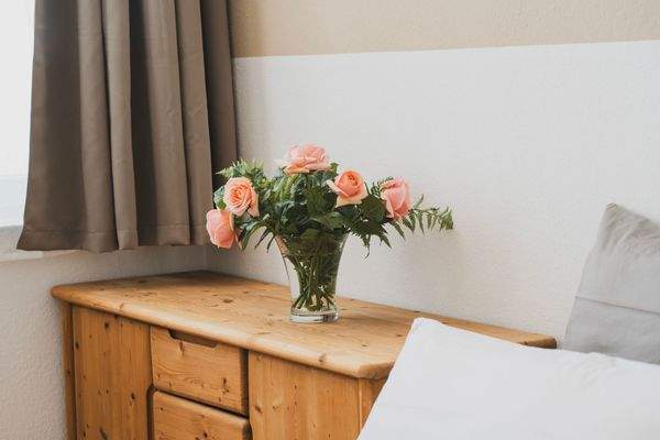 Schlafzimmer 1 mit Echtholzmöbel