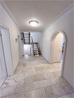 Peter Dondorf Immobilien - Treppe, Flur