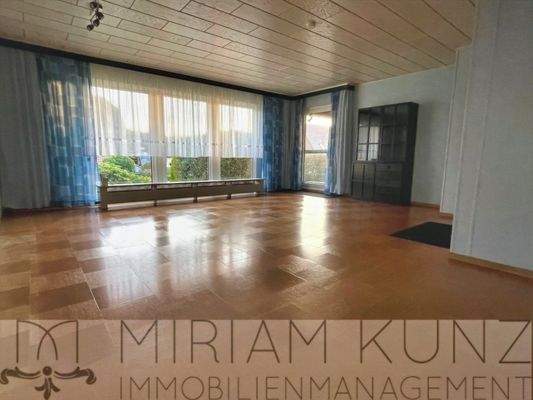 Wohnzimmer mit Terrassenzugang_5104_MiriamKunz-Immobilienmanagement.jpg