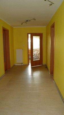 Geräumiger Flur im EG 