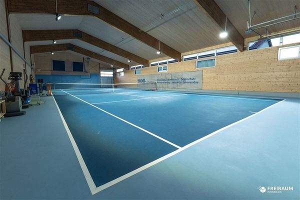 Vielseitig nutzbare Tennishalle