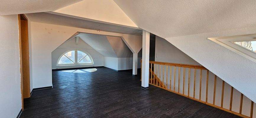 Geräumiges Dachgeschoss