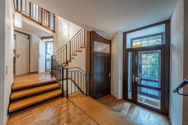 Das Treppenhaus im Erdgeschoss