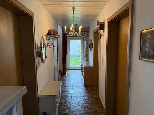 EG Flur Bild 1 - Immobilien Baumeister Neuburg.jpg