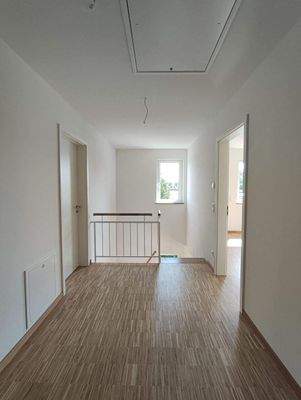 großzügiger Flur im DG