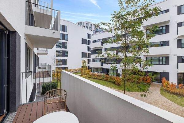 West-Balkon mit blick in den Innenhof
