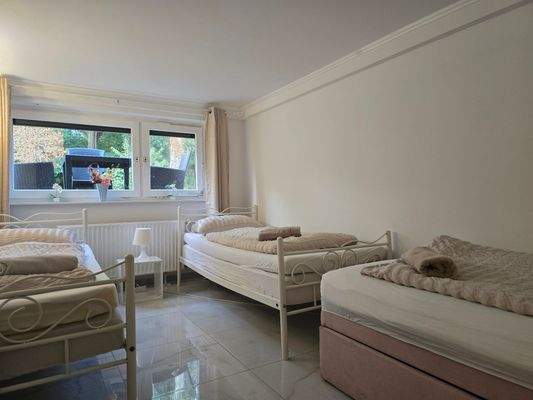 UG Maison Immobilien Bungalow Buchholz Schlafzimmer 1