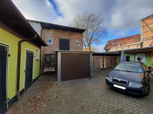 Hof und Nebengebäude NTS.jpg
