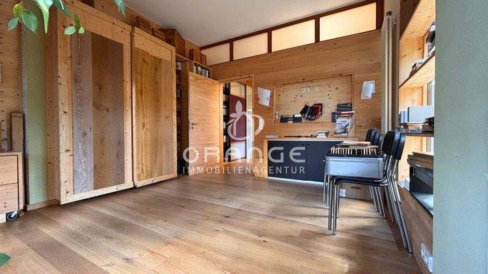 Flexibler Büro-/Showroom-Bereich mit Außenzugang