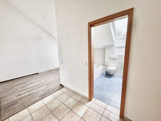 Diele und Zugang zum Bad