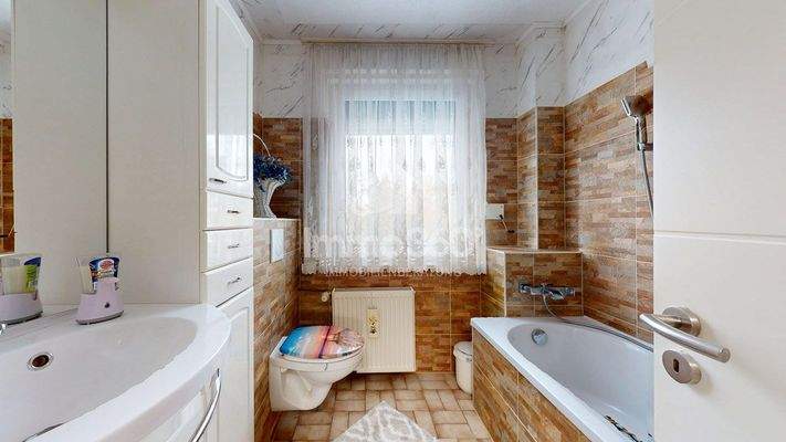 Badezimmer mit Badewanne