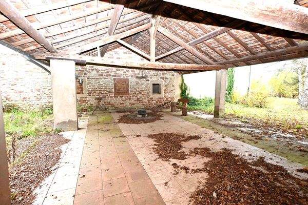 13  überdachte Terrasse